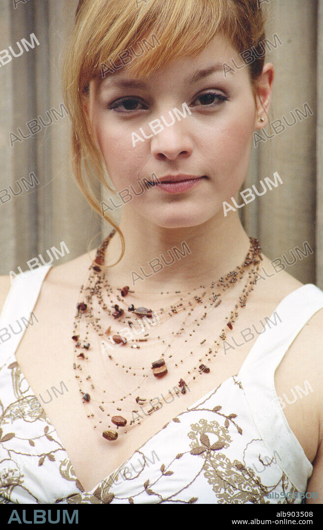 ESTHER NUBIOLA. 2006