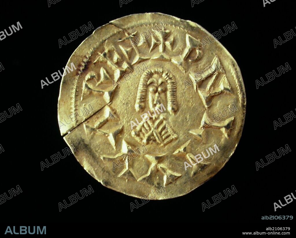 NUMISMATICA.MONEDA VISIGODA. TERCIO DE SOLIDO DE ORO, DE LEOVIGILDO. REVERSO. VICTORIA SOSTENIENDO UNA CORONA Y UNA PALMA. 573-586. (DEPOSITO: MUSEO ARQUEOLOGICO NACIONAL).