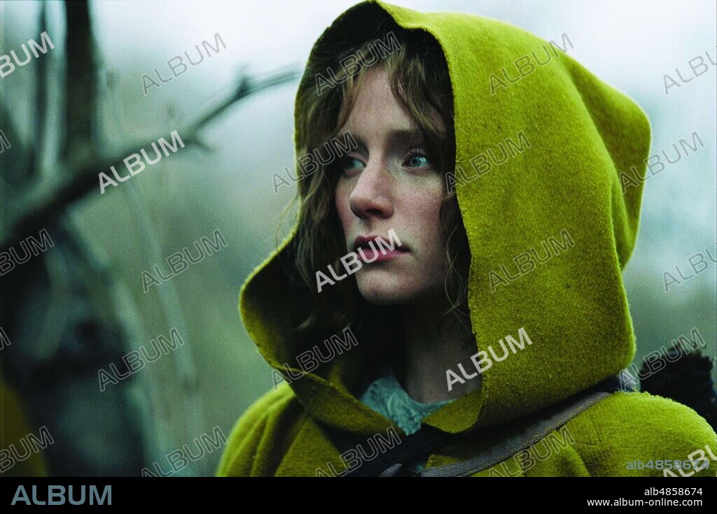 BRYCE DALLAS HOWARD en EL BOSQUE, 2004 (THE VILLAGE), dirigida por M. NIGHT SHYAMALAN. Copyright TOUCHSTONE PICTURES.