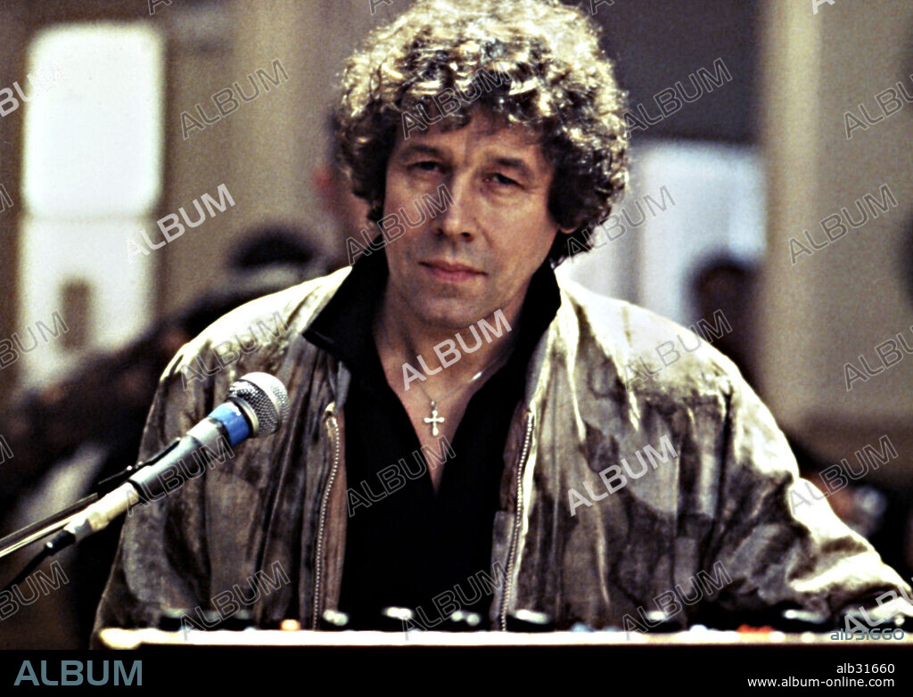 STEPHEN REA en SIEMPRE LOCOS, 1998 (STILL CRAZY), dirigida por BRIAN GIBSON. Copyright COLUMBIA PICTURES CORPORATION/MARMOT TANDY PROD./ / BAILEY, ALEX.