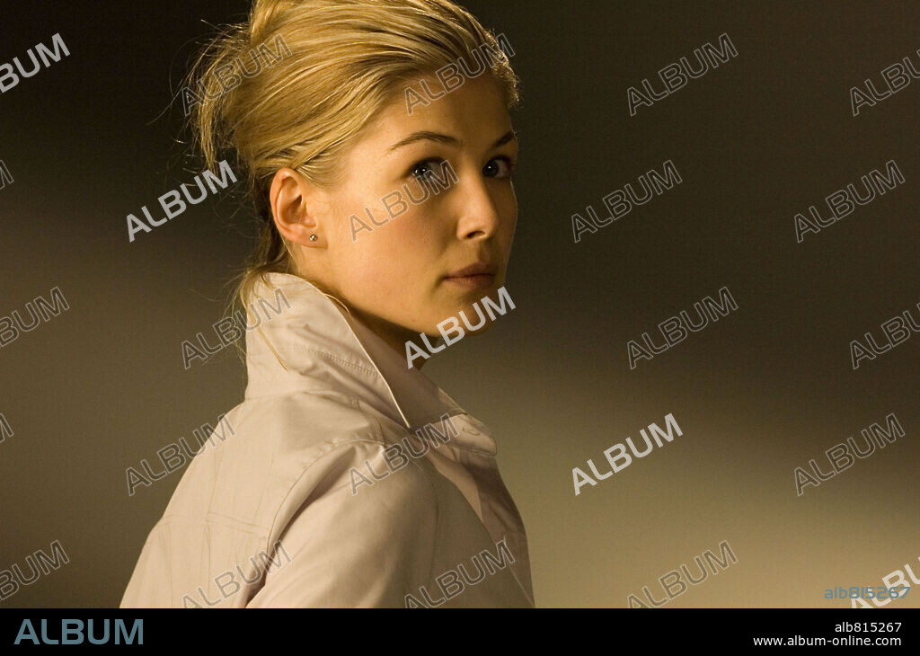 ROSAMUND PIKE in DOOM, 2005, directed by ANDRZEJ BARTKOWIAK. Copyright WARNER BROS.