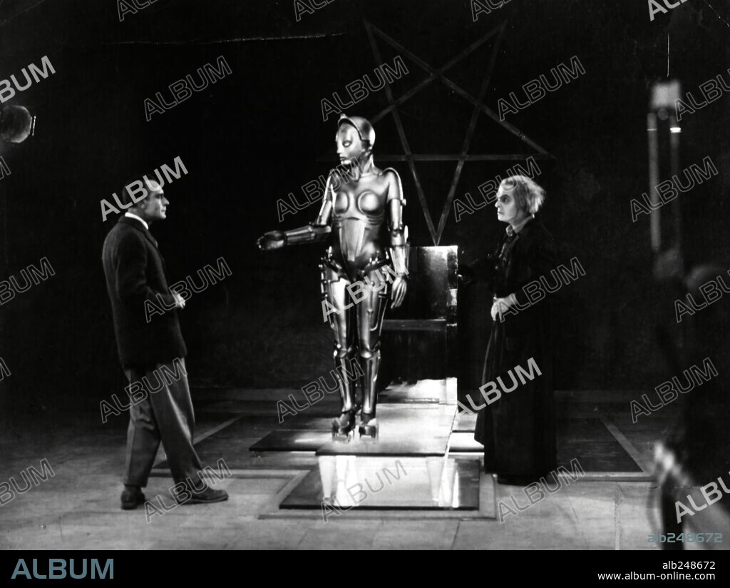ALFRED ABEL, BRIGITTE HELM y R. KLEIN ROGGE en METROPOLIS, 1927, dirigida por FRITZ LANG. Copyright U.F.A.
