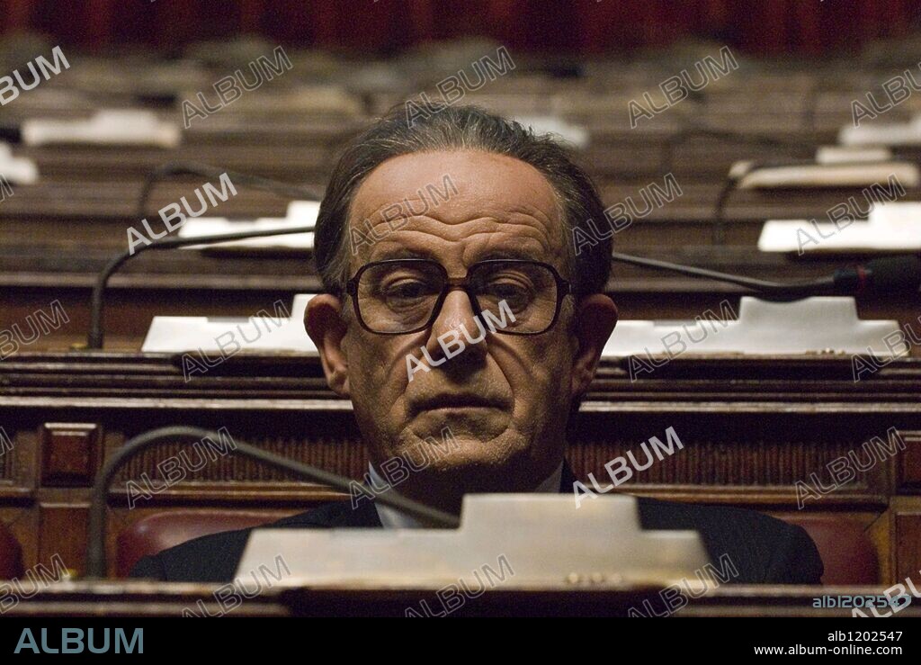 TONI SERVILLO in IL DIVO, 2008, directed by PAOLO SORRENTINO. Copyright INDIGO FILM/LUCKY RED/PARCO FILM/BABE FILM/STUDIO CANAL.