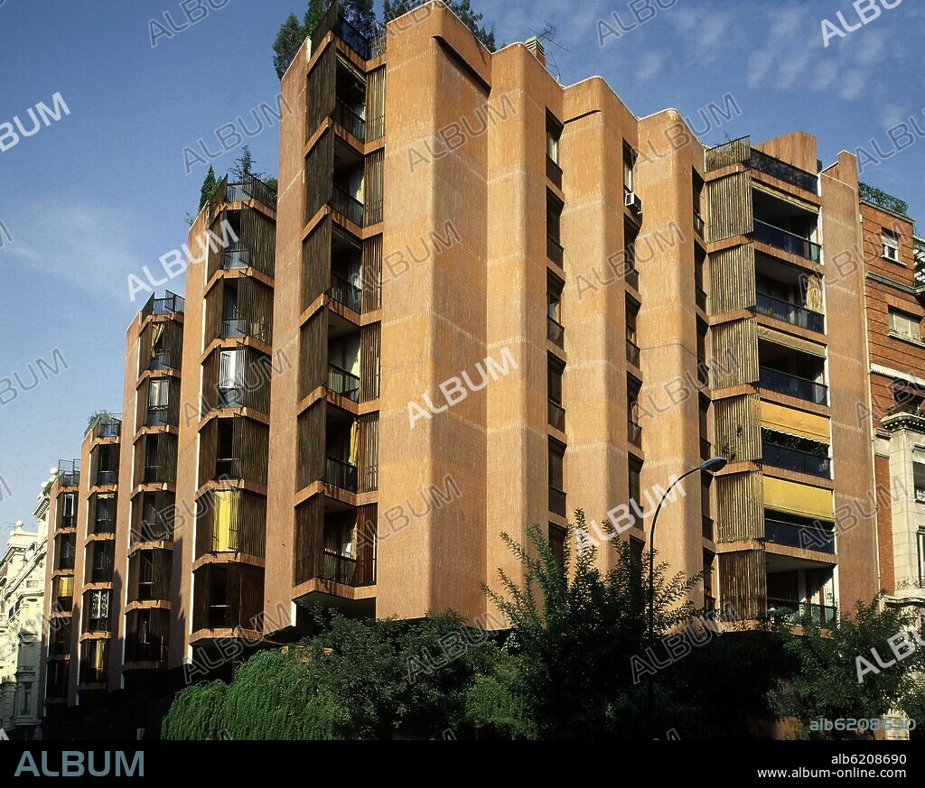 JOSÉ ANTONIO CODERCH. EDIFICIO GIRASOL  SITUADO ENTRE LA CALLE LAGASCA Y LA CALLE ORTEGA Y GASSET.