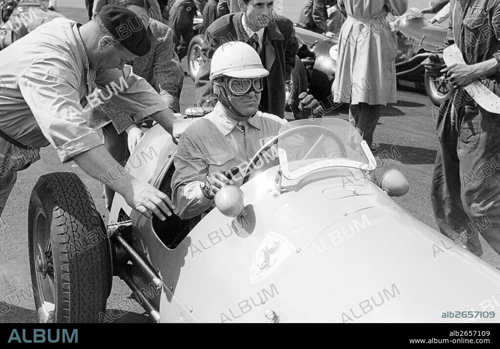 Nino Farina in a factory Ferrari 500 with his mechanic Luigi Parenti. He won the Formula Libre race at the British Grand Prix meeting, Silverstone, England, 18 July 1953.