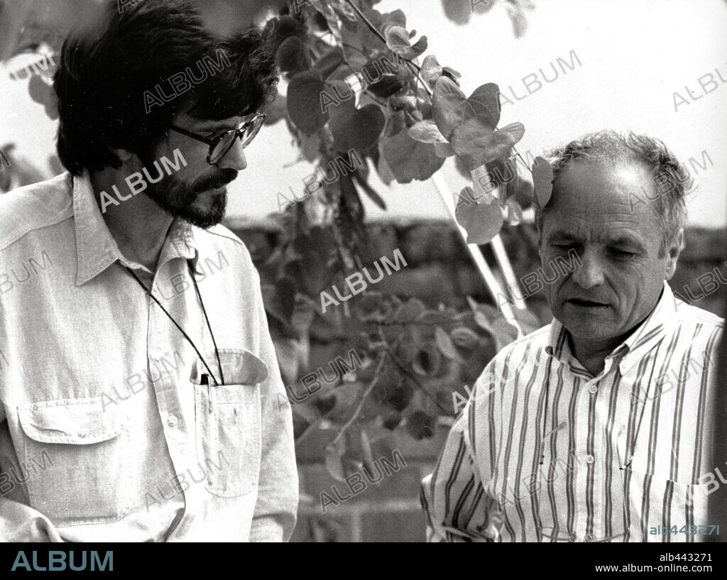ANTONIO LOPEZ GARCIA and VICTOR ERICE in THE DREAM OF LIGHT, 1992 (EL SOL DEL MEMBRILLO), directed by VICTOR ERICE. Copyright MARIA MORENO.