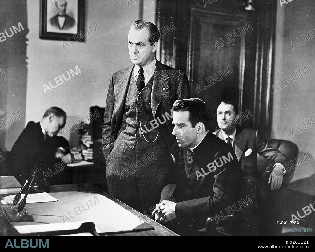 KARL MALDEN y MONTGOMERY CLIFT en YO CONFIESO, 1953 (I CONFESS), dirigida por ALFRED HITCHCOCK. Copyright WARNER BROTHERS.