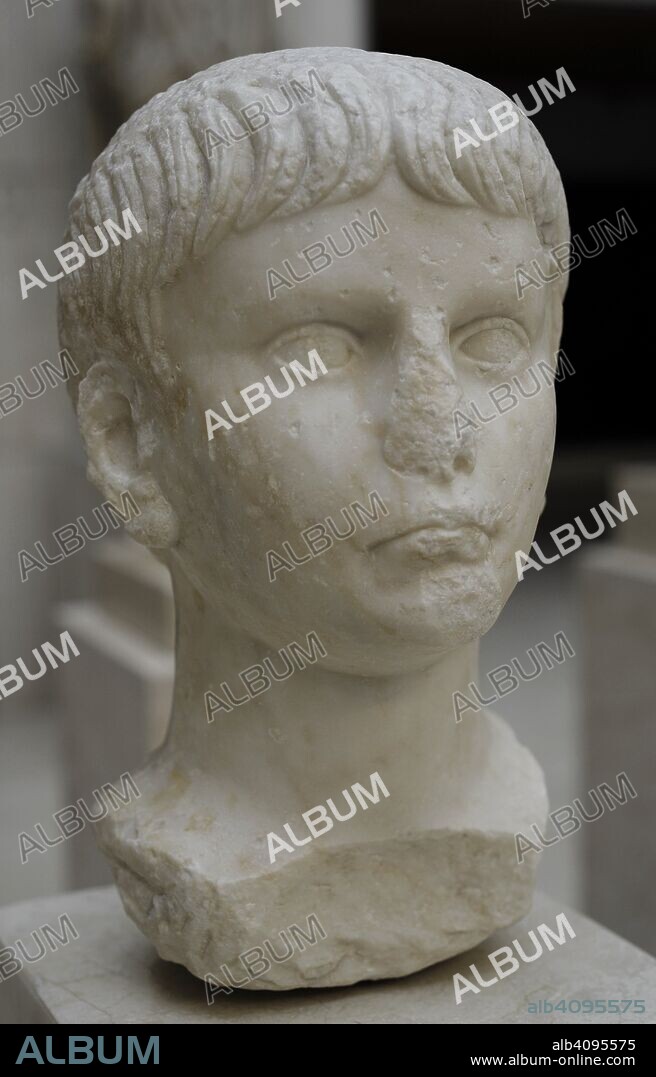 Nerón (Nerón Claudio César Augusto Germánico) (37-68). Emperador romano, el último de la Dinastía Julio-Claudia. Busto de Nerón niño. Años 50-54. Mármol. Museo Arqueológico Nacional. Madrid. España.
