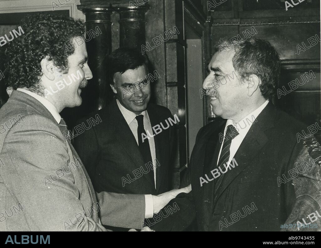 Madrid, 29/04/1983. El Nobel de Literatura Gabriel García Márquez con Luis Yáñez y Felipe González durante una recepción en La Moncloa.