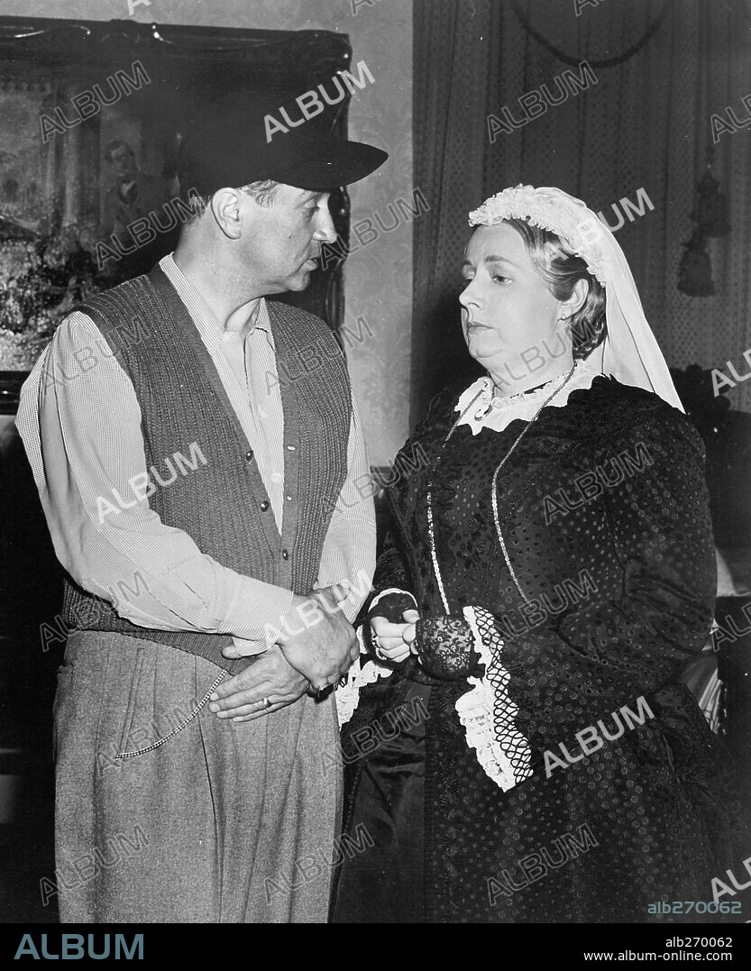 IRENE DUNNE und JEAN NEGULESCO in THE MUDLARK, 1950, unter der Regie von JEAN NEGULESCO. Copyright 20TH CENTURY FOX.