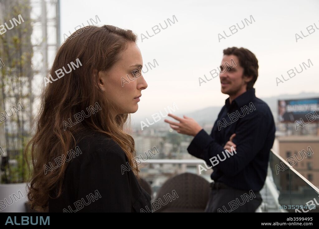 CHRISTIAN BALE y NATALIE PORTMAN en KNIGHT OF CUPS, 2015, dirigida por TERRENCE MALICK. Copyright DOGWOOD FILMS/WAYPOINT ENTERTAINMENT.