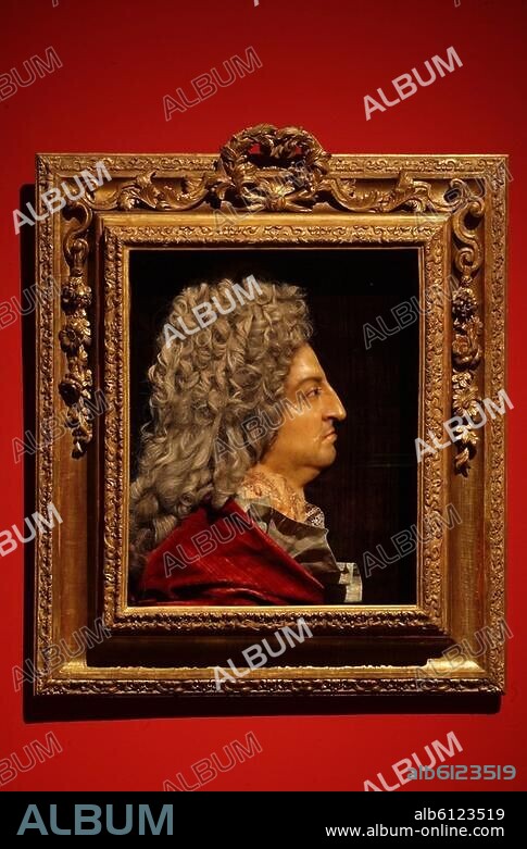 Ludwig XIV., König von Frankreich (1643-1715); Saint-Germainen-Laye 5.9.1638-Versailles 1.9.1715. /-Profilbildnis.-/ Wachsrelief, um 1705, von Antoine Benoist (1632-1717). Farbiges Wachs, Haar, Textil, 52 x 42 cm. MV 2167 (Aufgenommen in der Ausstellung "Louis XIV, l'homme et le roi", Schloss Versailles, 20.10.2009-7.2.2010).