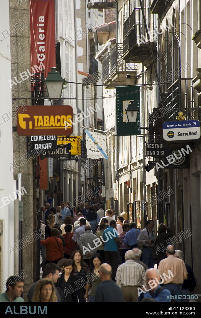 Rua Do Franco, a street famous for its restaurants, Santiago de Compostela, Galicia, Spain, Europe.