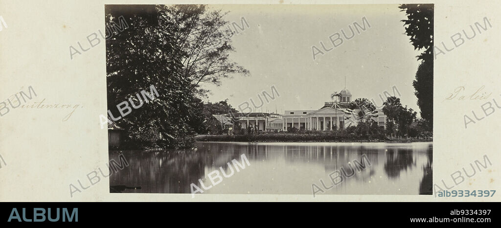 Buitenzorg. Palace (title on object), View of the palace of the Governor-General at Buitenzorg. Part of the green photo album with photos of Java, in the possession of pharmacist Specht-Grijp, who returned to the Netherlands from Batavia in 1865., Woodbury & Page, Buitenzorg, 1863 - 1869, photographic support, albumen print, height 105 mm × width 180 mm.