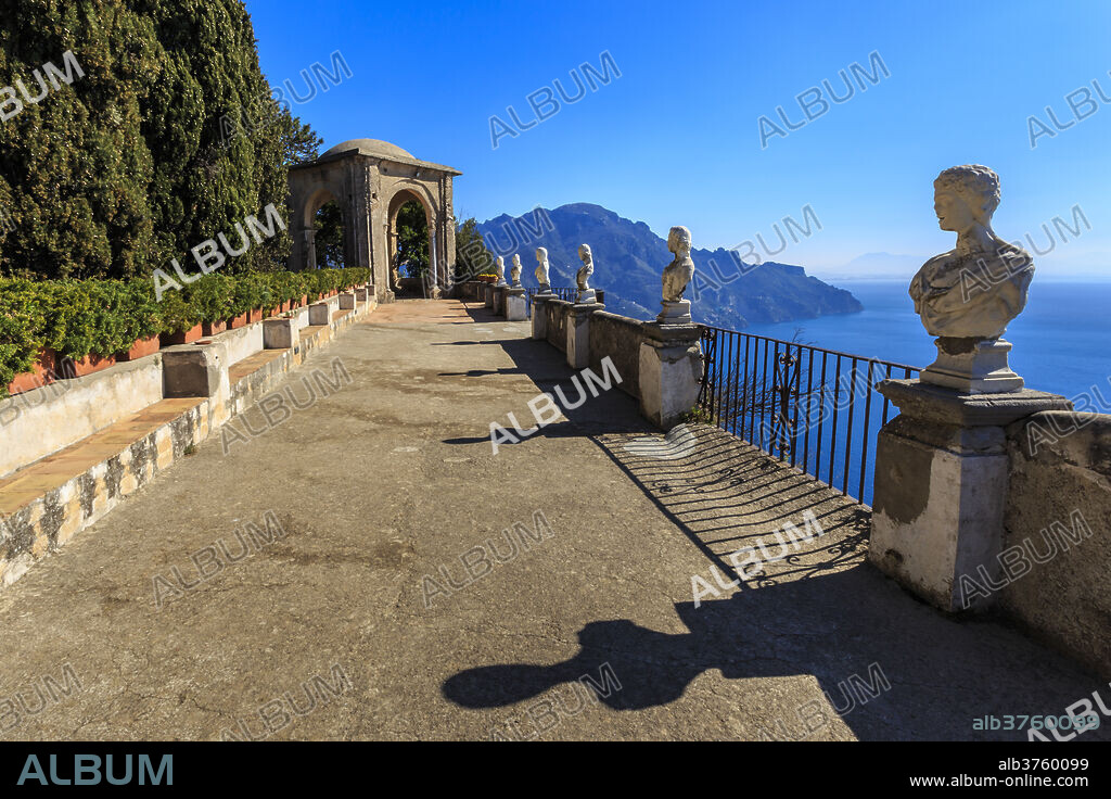 Stunning Terrace of Infinity, Gardens of Villa Cimbrone, Ravello, Amalfi Coast, UNESCO World Heritage Site, Campania, Italy, Europe.