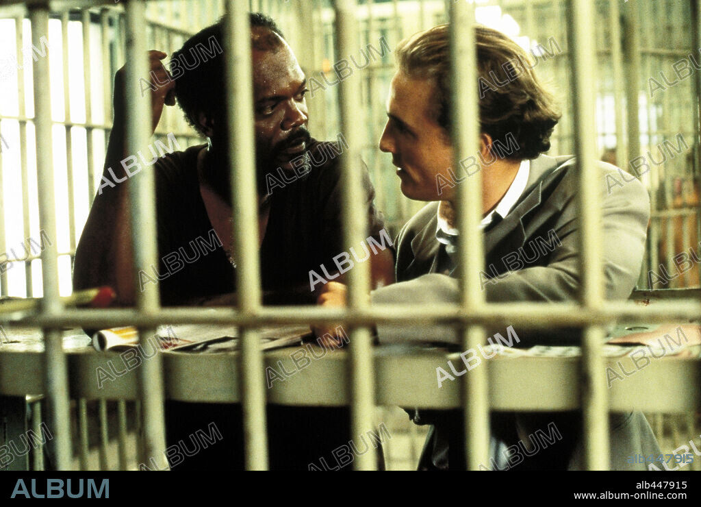 MATTHEW McCONAUGHEY and SAMUEL L. JACKSON in A TIME TO KILL, 1996, directed by JOEL SCHUMACHER. Copyright WARNER BROTHERS.