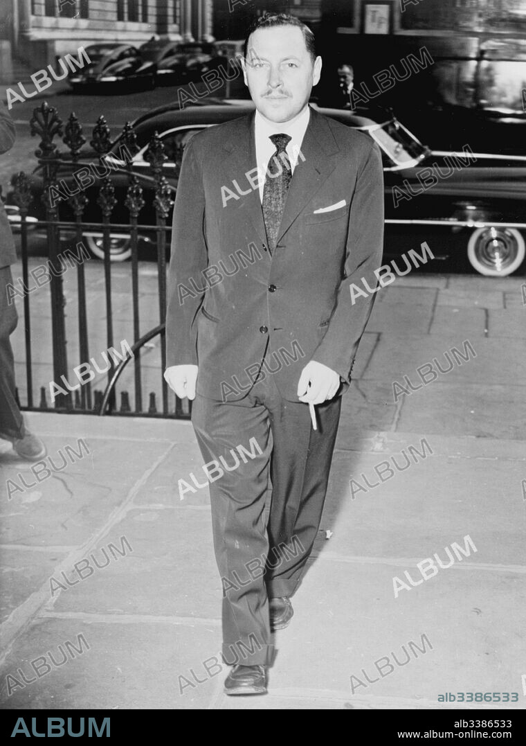 Tennessee Williams 1953. Thomas Lanier 'Tennessee' Williams III (March 26, 1911 - February 25, 1983) was an American playwright. Along with Eugene O'Neill and Arthur Miller he is considered among the three foremost playwrights in 20th-century American drama.