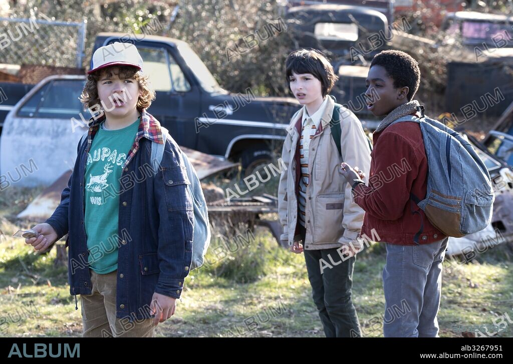 CALEB MCLAUGHLIN, FINN WOLFHARD y GATEN MATARAZZO en STRANGER THINGS, 2016, dirigida por MATT DUFFER y ROSS DUFFER. Copyright 21 LAPS ENT/MONKEY MASSACRE.