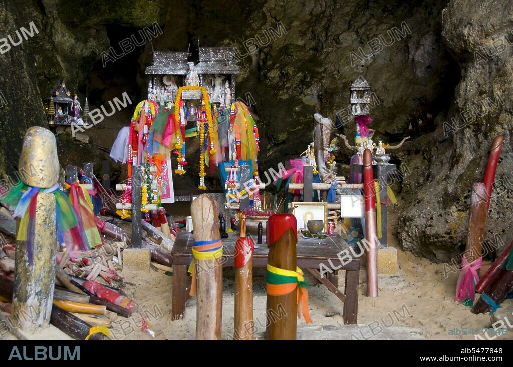 Tham Phra Nang or the ‘Cave of the Revered Lady’ is located near the southern tip of the narrow peninsula that divides the beaches of Rai Leh East and Rai Leh West. Dedicated to the memory of an eponymous Indian princess said to have been drowned offshore centuries ago, a fertility cult has developed around the cave and a small shrine within. The cave itself is packed with red-tipped phalluses placed here by local fishermen in the hope both of good catches; similarly local women offer incense, flowers, prayers and phalluses if they are seeking to become pregnant. Krabi Province is made up of more than 5,000 sq km of jungle-covered hills and sharp, jagged karst outcrops, as well as more than 100km of luxuriant, pristine coastline and around 200 islands in the neighbouring Andaman Sea. About 40 per cent of the provincial population is Muslim, the remainder being predominantly Buddhist. This is a clear indication that Krabi sits astride the invisible dividing line between Buddhist Thailand and the four southern provinces—Satun, Narathiwat, Yala and Pattani—which are predominantly Muslim. Far from causing any sort of problem, this adds immensely to the cultural width and diversity of the province, blending mosques with temples, Malay cooking traditions with Thai cuisine, and giving the province a pleasantly relaxed multi-cultural feel.