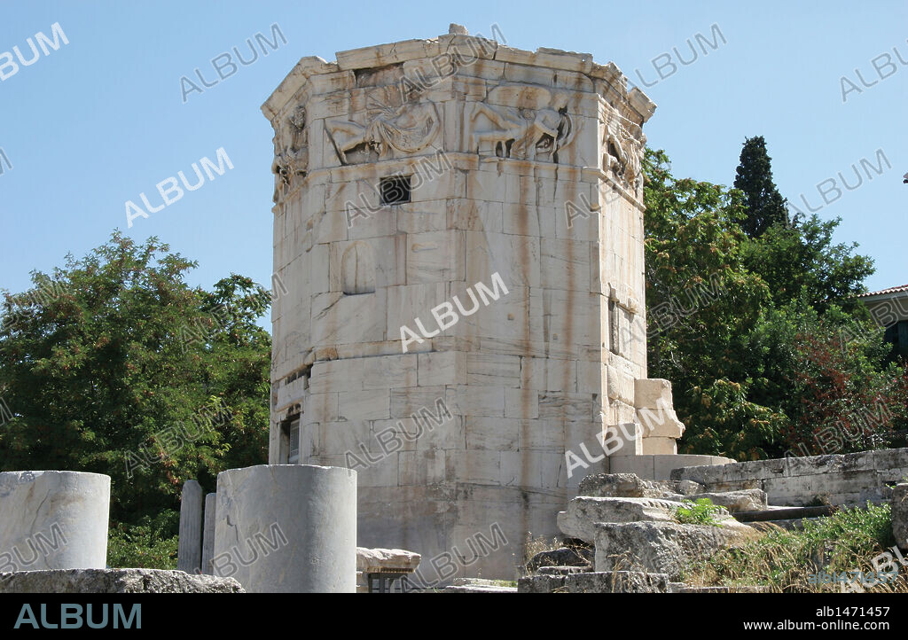 ARTE GRIEGO. TORRE DE LOS VIENTOS o RELOJ DE ANDRONIKOS KYRISTE. (s. I a. C.). Torre octogonal donde estan representados los ocho vientos clásicos. En su interior había una clepsidra o reloj hidráulico. Agora Romana. Atenas. Grecia.