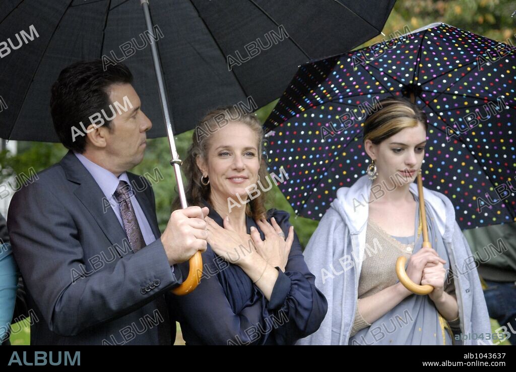ANNE HATHAWAY, DEBRA WINGER and JEROME LEPAGE in RACHEL GETTING MARRIED, 2008, directed by JONATHAN DEMME. Copyright MARC PLATT PRODUCTIONS / VERGARA, BOB.