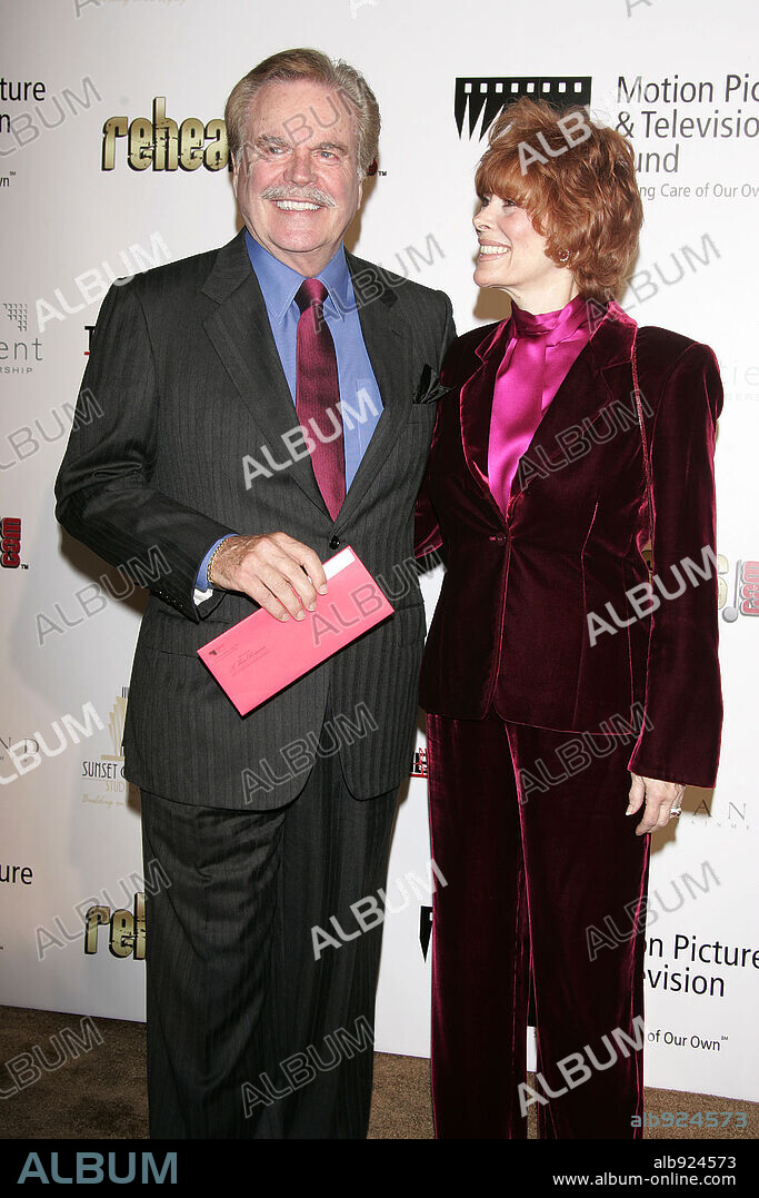 JILL ST. JOHN und ROBERT WAGNER. Nov 18, 2006; Hollywood, California, USA; Actor ROBERT WAGNER & JIL ST. JOHN at the 2nd Annual A Fine Romance, Hollywood & Broadway held on the Sunset Gower Studio Lot. Mandatory Credit: Photo by Lisa O'Connor / ZUMA Press. (©) Copyright 2006 by Lisa O'Connor. 18/11/2006