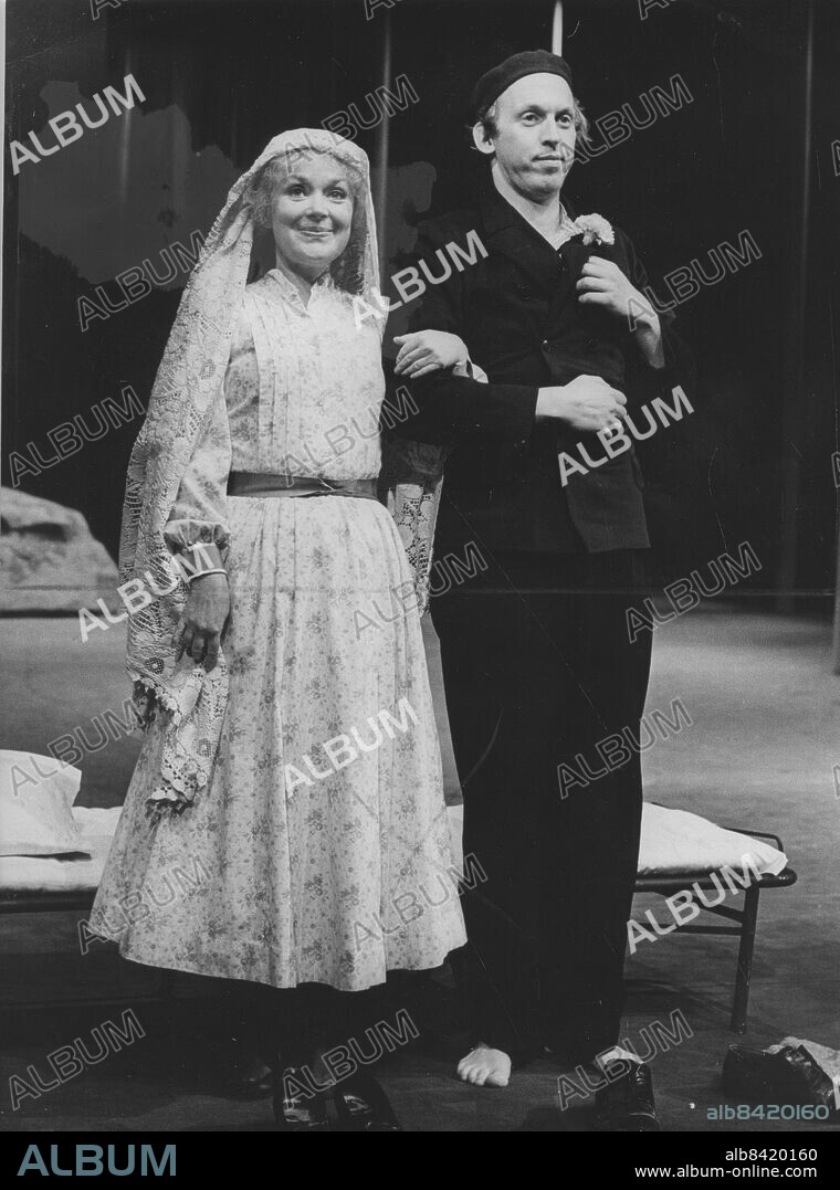 Göteborg - 1978-11-22 - Tomas von Brömssen - här med Gerd Hegnell - kanske det är från "Nya Kvasten" på Folkteatern - *** Local Caption *** Foto: GT. KAMERAREPORTAGE.