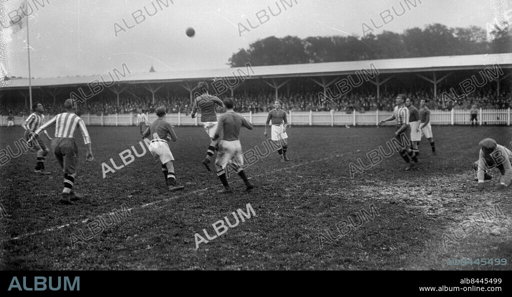 GÖTEBORG 1925-09-27.. Gamla Ullevi, IFK Göteborg - IFK Malmö. *** Local Caption *** Låda GT 1925-03 Foto: Kamerareportage / TT / Kod: 2524.