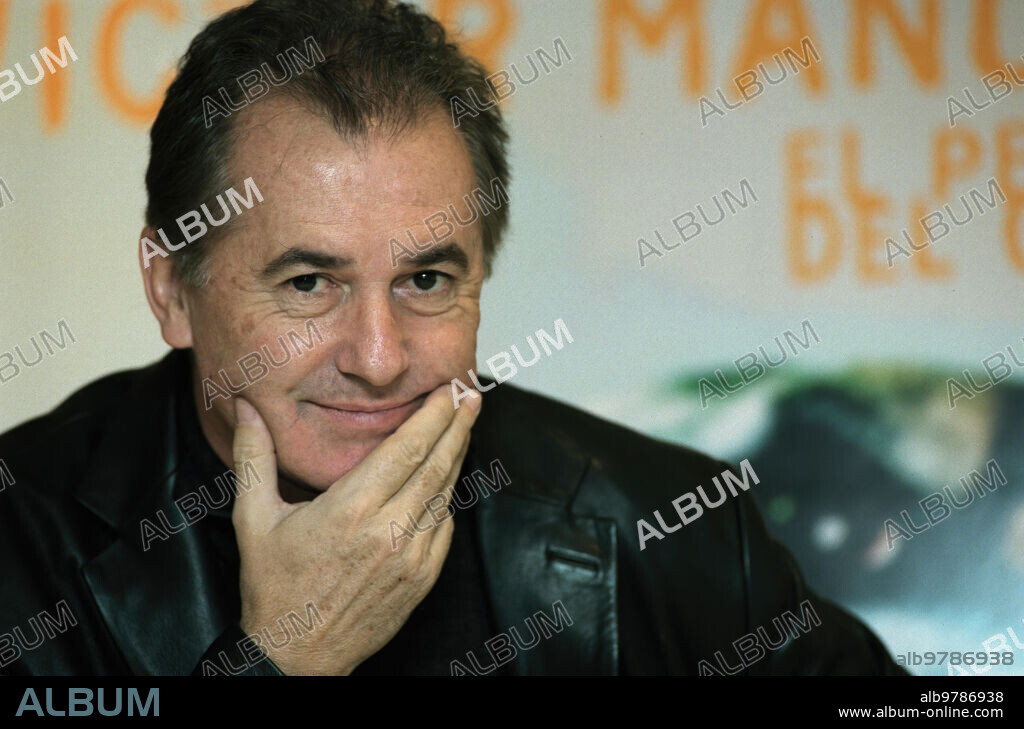 Madrid, 9-2-04. Víctor Manuel, Cantante. Foto Gonzalo Cruz.