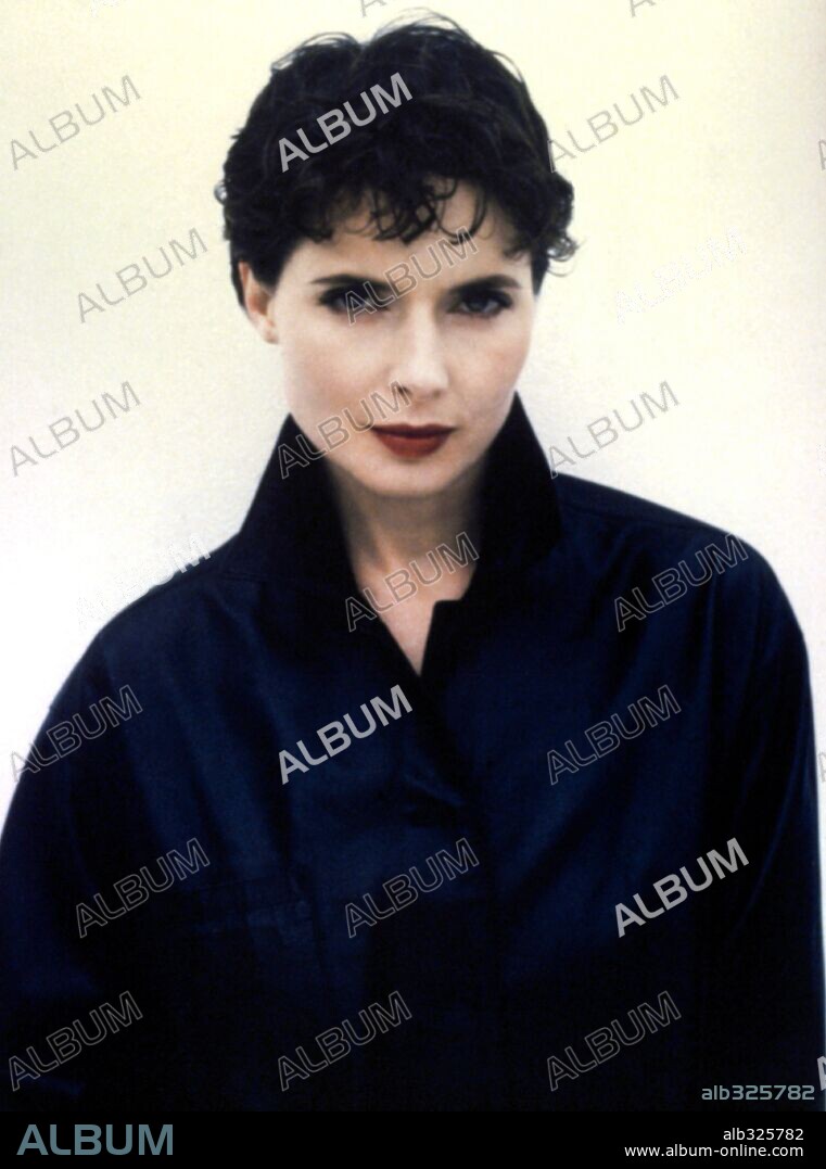ISABELLA ROSSELLINI in FEARLESS, 1993, directed by PETER WEIR. Copyright WARNER BROTHERS / THURNHER, JEFFREY.