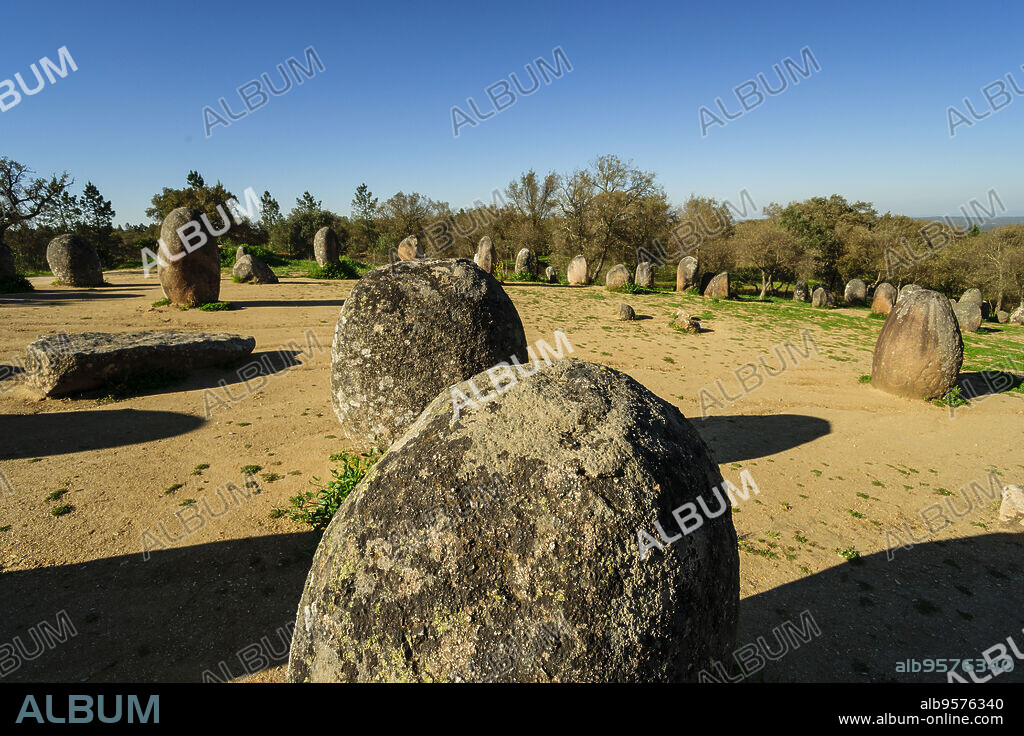 Cromlech Dos Almendres,neolitico antiguo -Alto Das Pedras Talhas-, Nossa Senhora de Guadalupe,Valverde, Evora,Alentejo,Portugal, europa.