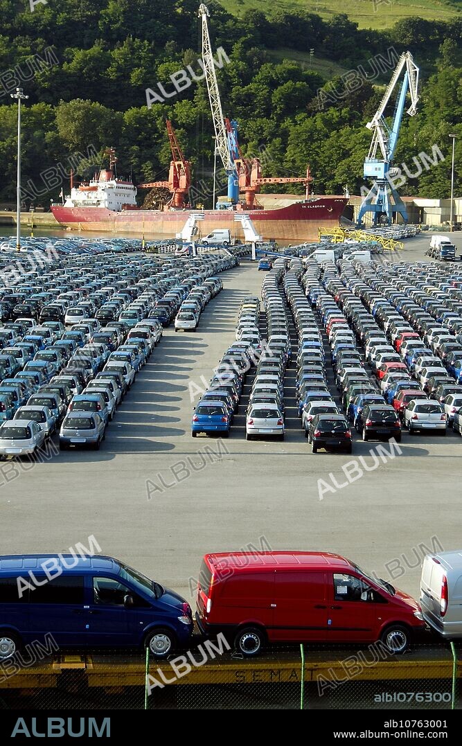 Cars for export. Pasajes harbour. Guipúzcoa. Euskadi. Spain.