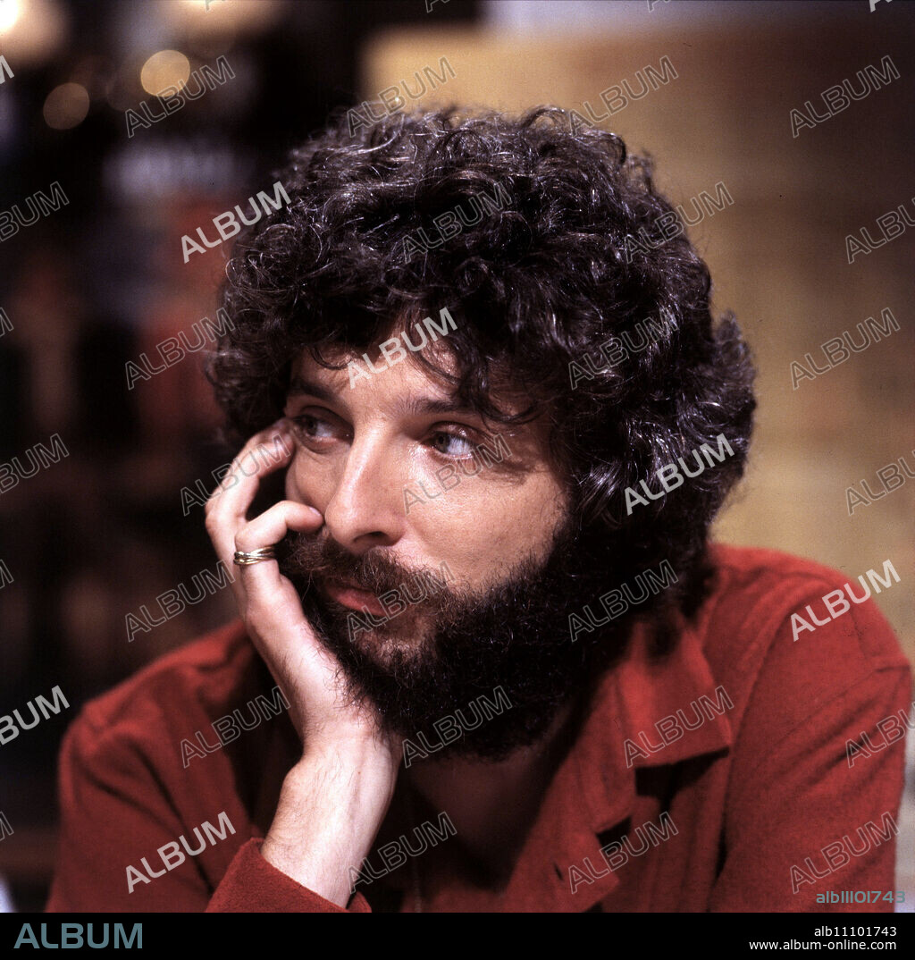 ANDRE HELLER was born on March 22, 1947 in Vienna. Heller is an imaginative entertainer. His career began as a disc jockey on Austrian radio and as a songwriter. His first major production that caused a stir was the founding of the 'Zirkus Roncalli' with Bernhard Paul in 1976. In 1981 he created the poetic variety show 'Flic Flac'. In 1984 he showed the 'Fire Theater with Sound Cloud' in front of the Berlin Reichstag. In 1986 he staged the show 'Gifted Bodies' with Chinese acrobats and went on a world tour with it. Andr e Heller is multi-talented and his productions awaken the imagination and fascination of his audience. Photo: 1976.