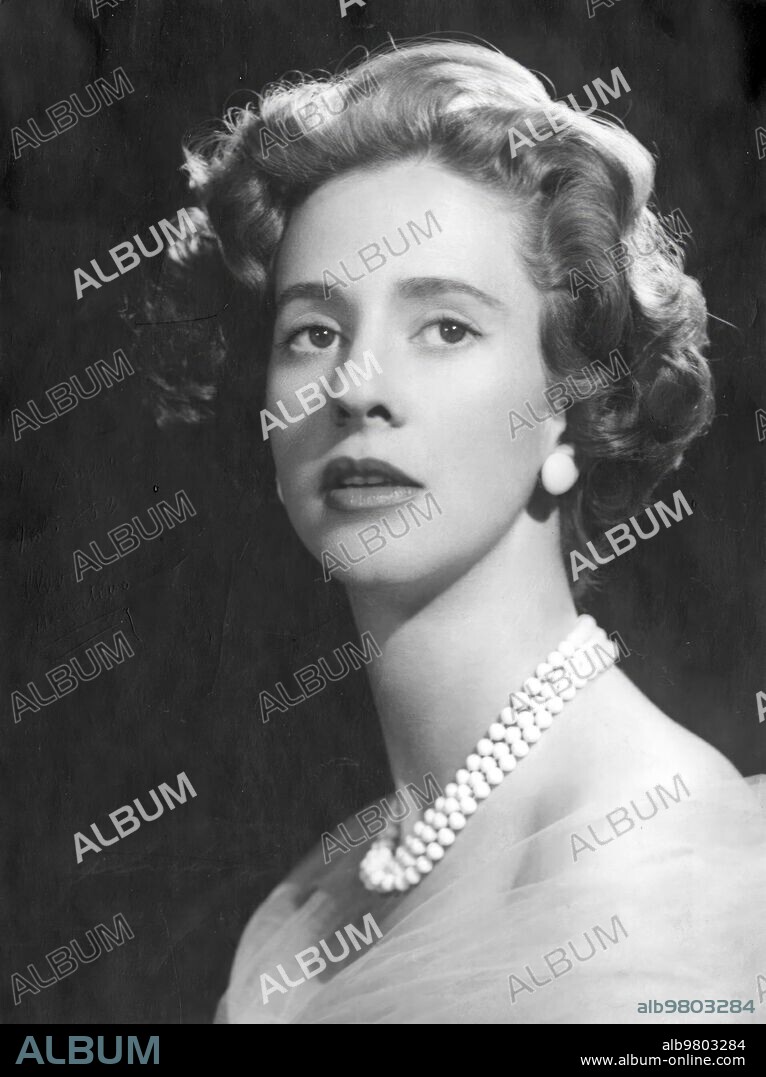 September 22, 1960. Miss Fabiola de Mora y Aragón, from Madrid, daughter of the late Mr. Gonzalo de Mora y Fernández del Olmo, Count of Mora and Marquis of Casa Riera, is going to marry His Majesty King Baudouin of Belgium, as has been officially announced by the head of the Belgian Government, Mr. Gaston Eyckens, in a message addressed to the country.