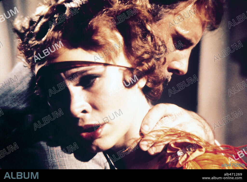 BRUCE DERN and KAREN BLACK in THE GREAT GATSBY, 1974, directed by JACK CLAYTON. Copyright PARAMOUNT PICTURES.