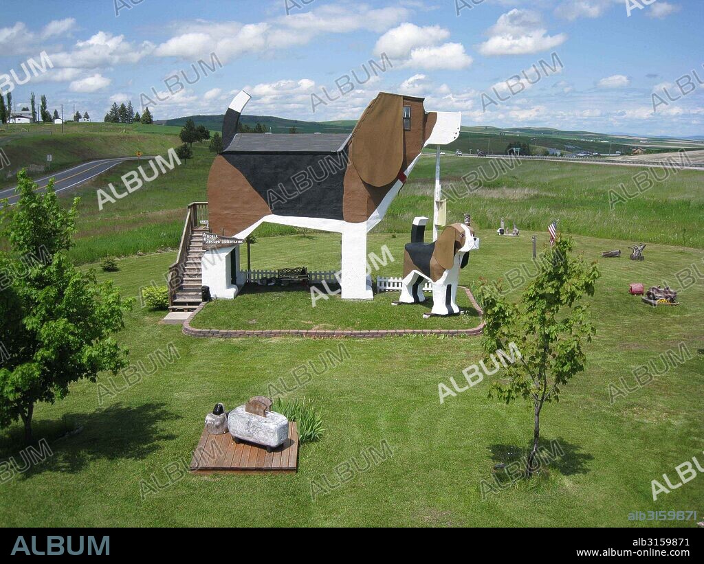 The Beagle-Shaped Guesthouse..Cottonwood, Idaho is home to Dog Bark Park Inn, a bed and breakfast-style guesthouse shaped like a giant beagle. Its unique shape, created by its wood-carving owners Dennis and Frances, is reminiscent of roadside tourist attractions from early car travel days. The artistic couple makes and sells chainsaw sculptures on site and the Ã’WorldÃ•s Biggest BeagleÃ“ guesthouse can be reserved for up to 4 people. .Â©Whitehotpix (Credit Image: © Whitehotpix/ZUMAPRESS.com). 17/06/2011