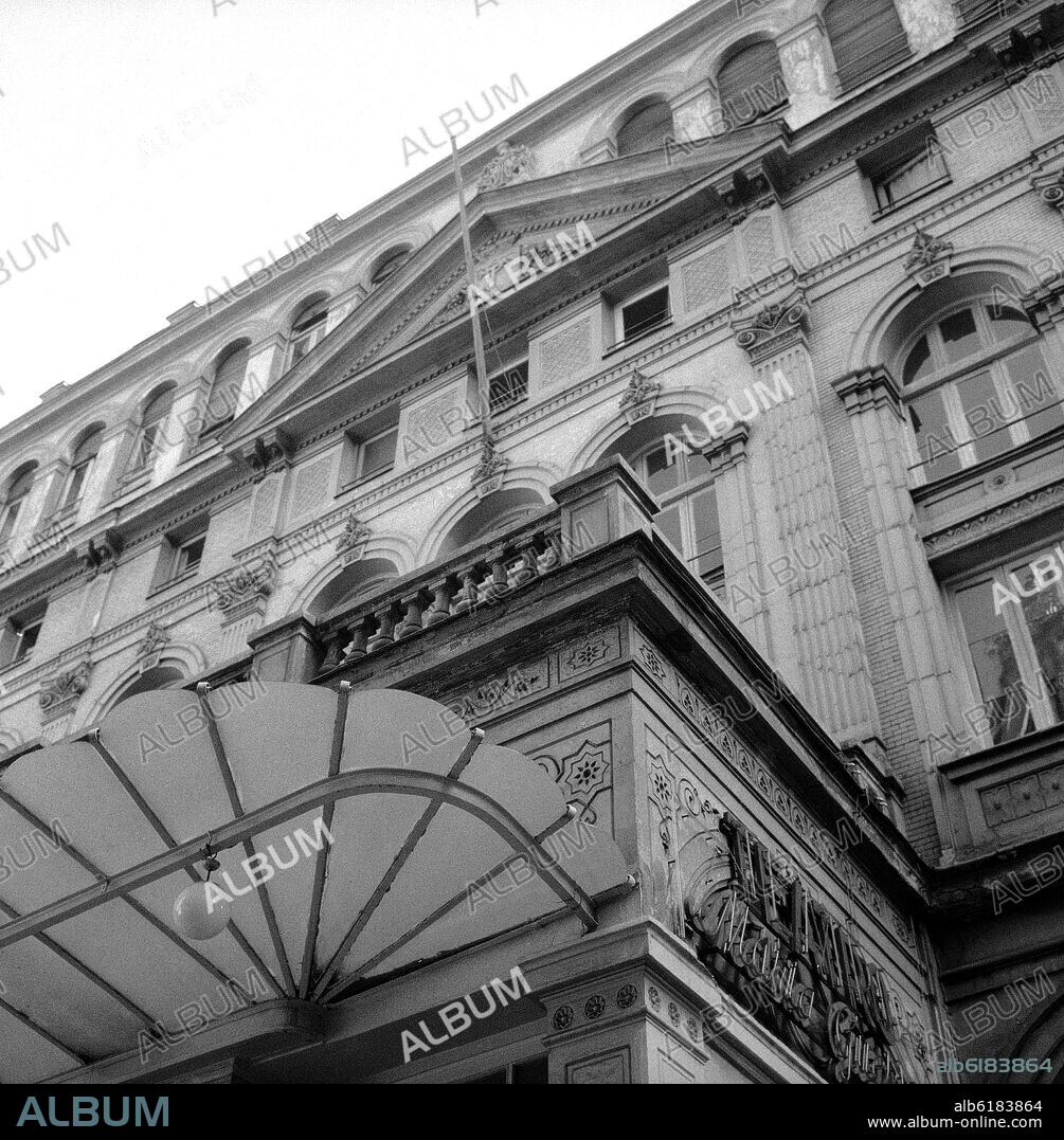 AGUSTIN ORTIZ VILLAJOS (1827-1902). TEATRO MARIA GUERRERO ANTES TEATRO DE LA PRINCESA CONVERTIDO EN EL CENTRO DRAMATICO NACIONAL -1885 - FOTOGRAFIA EN BLANCO Y NEGRO - AÑOS.