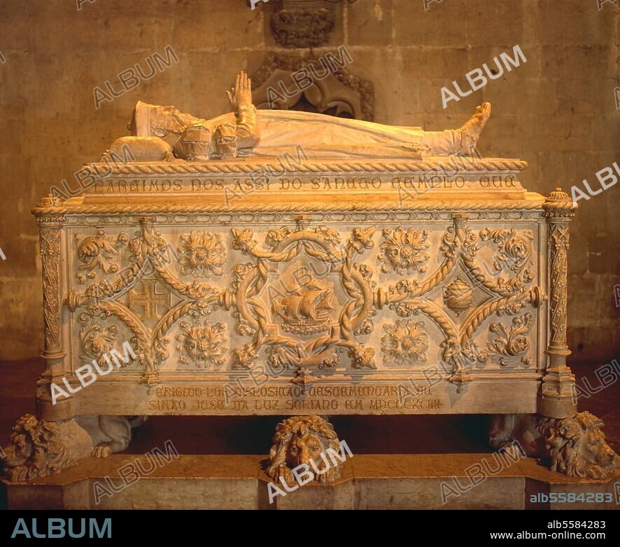 Gama, Vasco da portugies. Seefahrer, Sines um 1460 - Cochin (Vorderindien). 24.12.1524. Sarkophag. Belem (westl. Vorstadt von Lissabon, Portugal), Hieronymitenkloster, Klosterkirche, linkes Seitenschiff. Foto: akg-images / Françoise Kuntz.