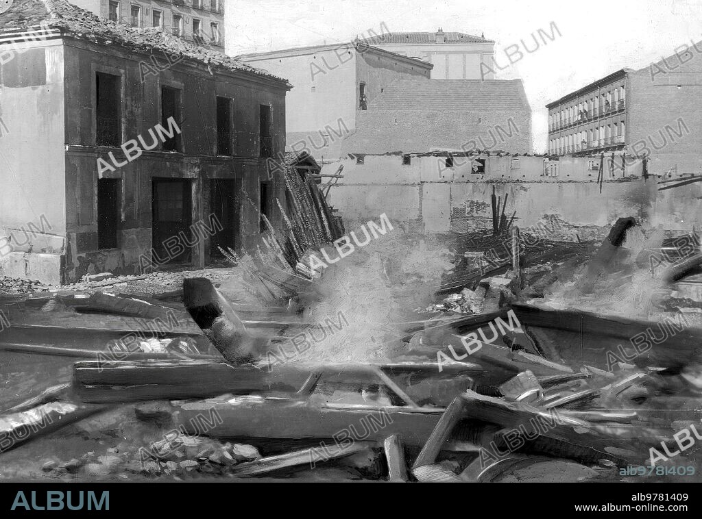 20 enero 1907. Restos del almacén de Maderas y taller de tapicería Incendiado anteanoche en la calle Blanca de Navarra.