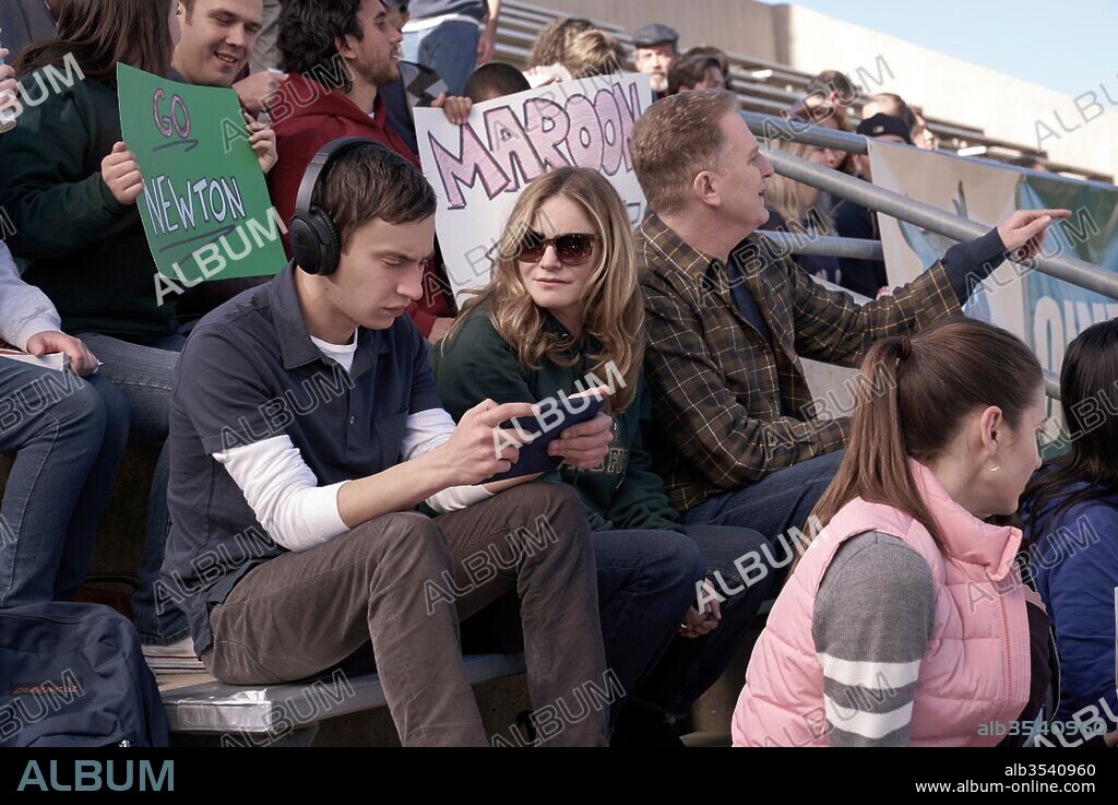 JENNIFER JASON LEIGH, KEIR GILCHRIST and MICHAEL RAPAPORT in ATYPICAL, 2017, directed by ROBIA RASHID. Copyright Exhibit A/Sony Pictures Television.