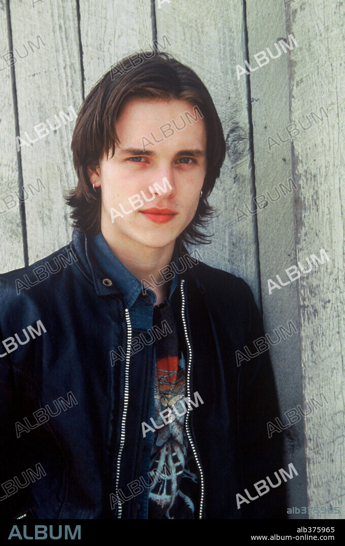 JONATHAN JACKSON en INSOMNIO, 2002 (INSOMNIA), dirigida por CHRISTOPHER NOLAN. Copyright TRI STAR PICTURES.