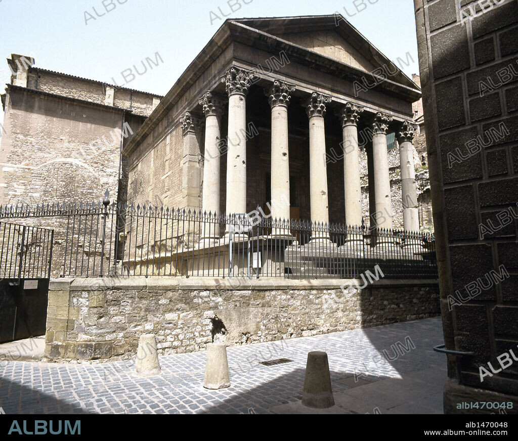 ARTE ROMANO. ESPAÑA. TEMPLO ROMANO DE VIC (ss. II-III). Asentado sobre un podio elevado, con un pórtico de columnas que anteceden a la "naos" o celda. De tipo "seudoperíptero". Comarca de Osona. Provincia de Barcelona. Cataluña.