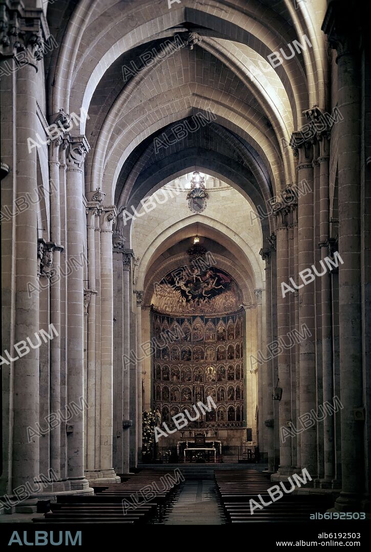 INTERIOR DE LA CATEDRAL VIEJA DE SALAMANCA - FOTO AÑOS 60.