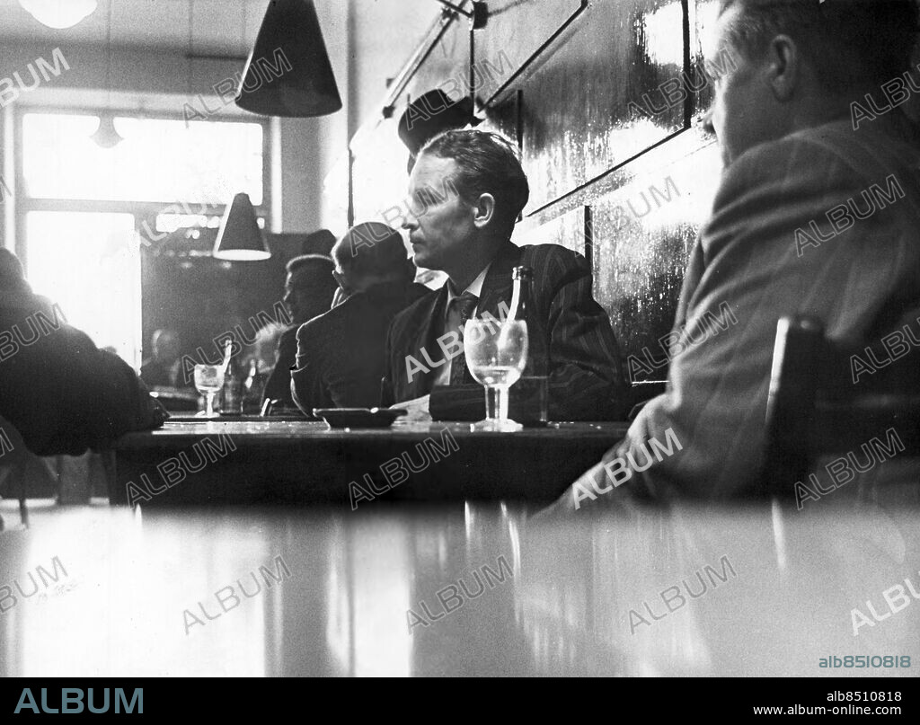 Stockholm 1963-07-30. Män på ett ölkafé. Foto: Tommy Wiberg / Expressen / TT / Kod: . ** AFTONBLADET OUT **.
