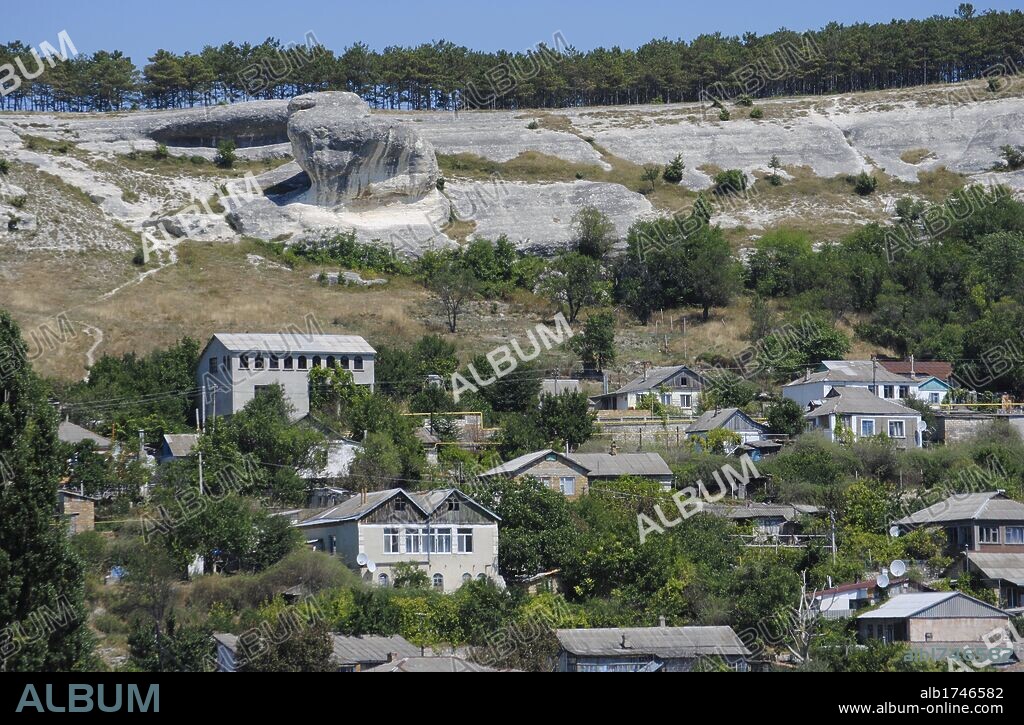 UCRANIA. REPUBLICA AUTONOMA CRIMEA. Paisaje erosionado en los alrededores de la población de Bakhchysaray (Bajchisarai) .