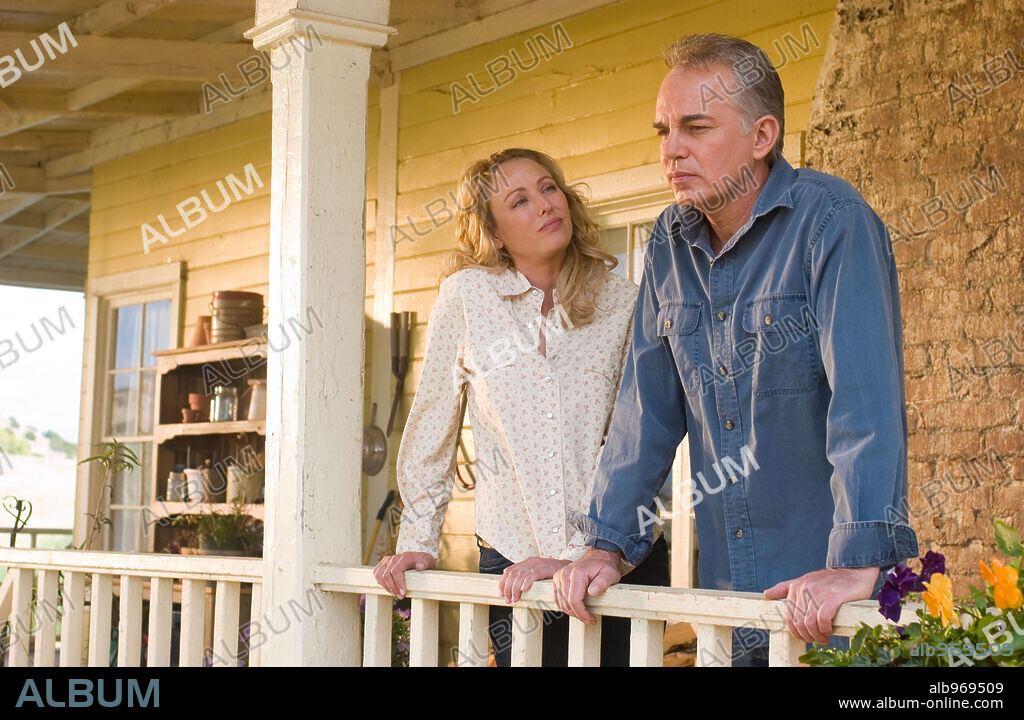 BILLY BOB THORNTON and VIRGINIA MADSEN in THE ASTRONAUT FARMER, 2006, directed by MICHAEL POLISH. Copyright pOLISH BROTHERS CONSTRUCTION / FOREMAN, RICHARD.