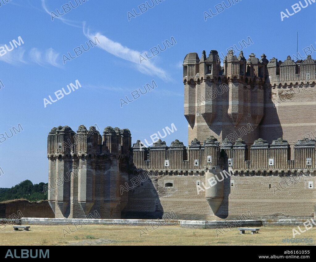 CASTILLO DE COCA - CASTILLO MUDEJAR DEL SIGLO XV MANDADO CONSTRUIR POR LA FAMILIA FONSECA.