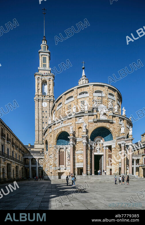 Spanien Gijón Asturien 0125 Universität 1946-56 in historistisch-neoklassischem Stil erbaut - größter Baukomplex der Franco-Zeit in Asturien Kirche.
