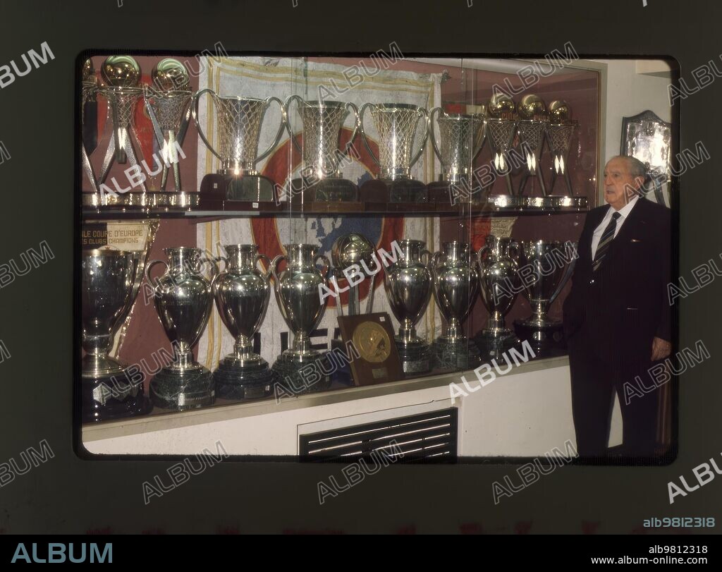 1970. En la sala de trofeos del Real Madrid.