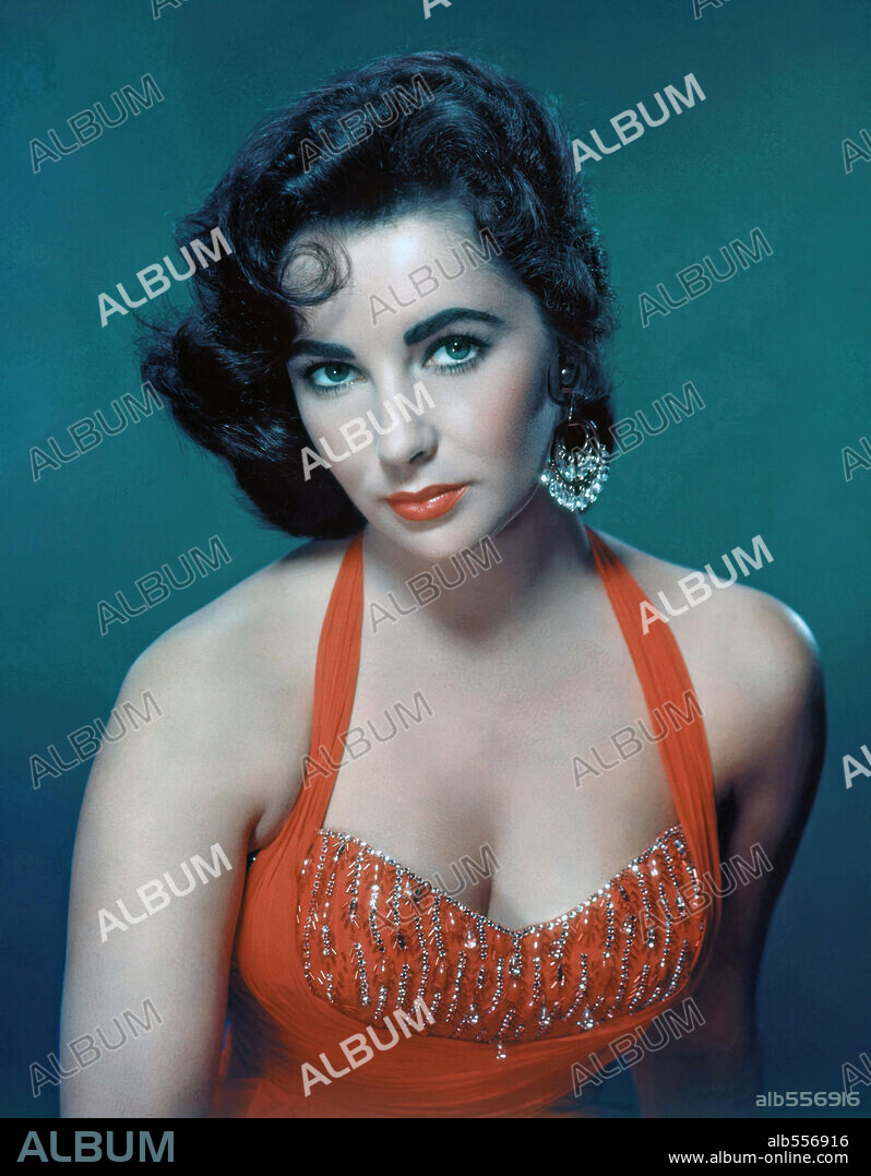 ELIZABETH TAYLOR in ELEPHANT WALK 1954 directed by WILHELM DIETERLE. Copyright PARAMOUNT PICTURES. Album alb556916